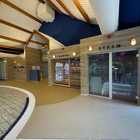 Mallard Corner, Cosy Cotswold Lakeview Lodge Саут-Керни Экстерьер фото