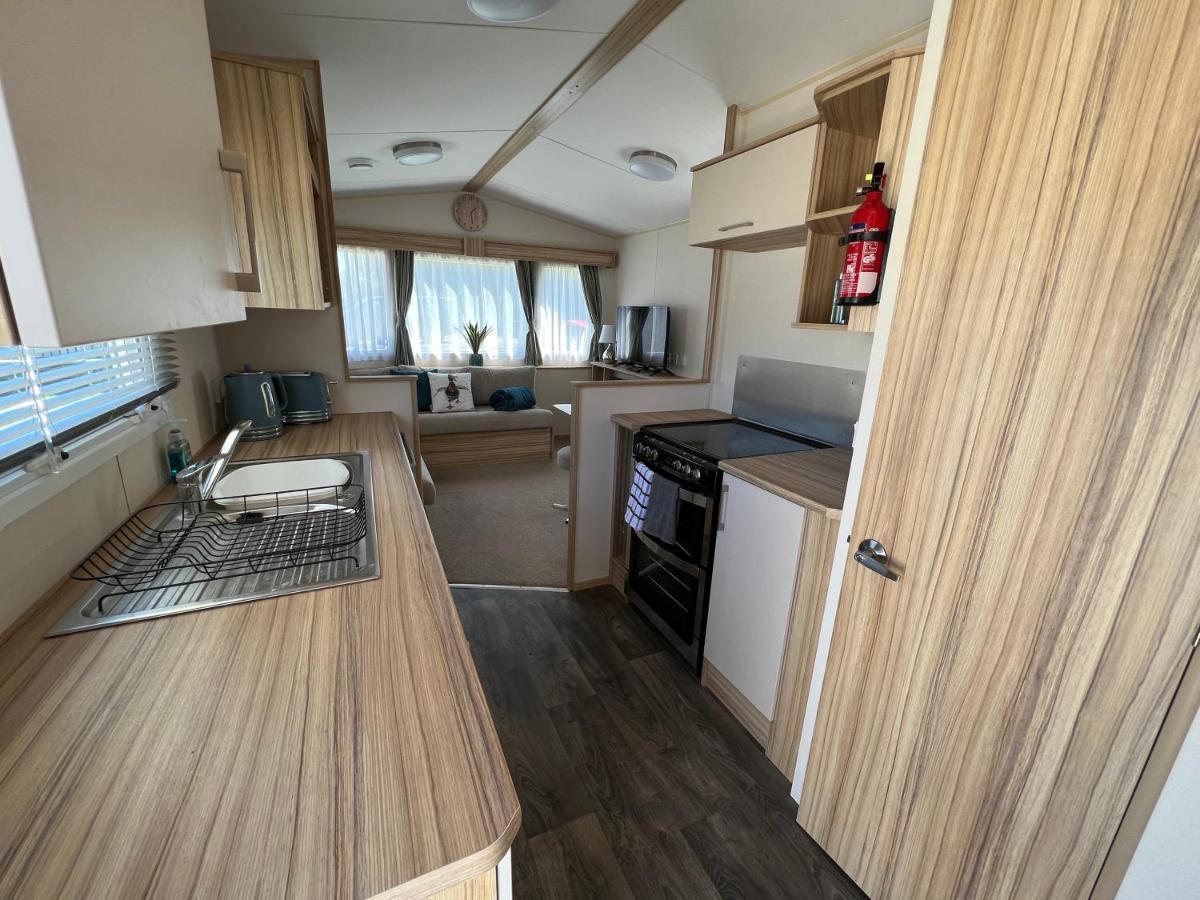 Mallard Corner, Cosy Cotswold Lakeview Lodge Саут-Керни Экстерьер фото