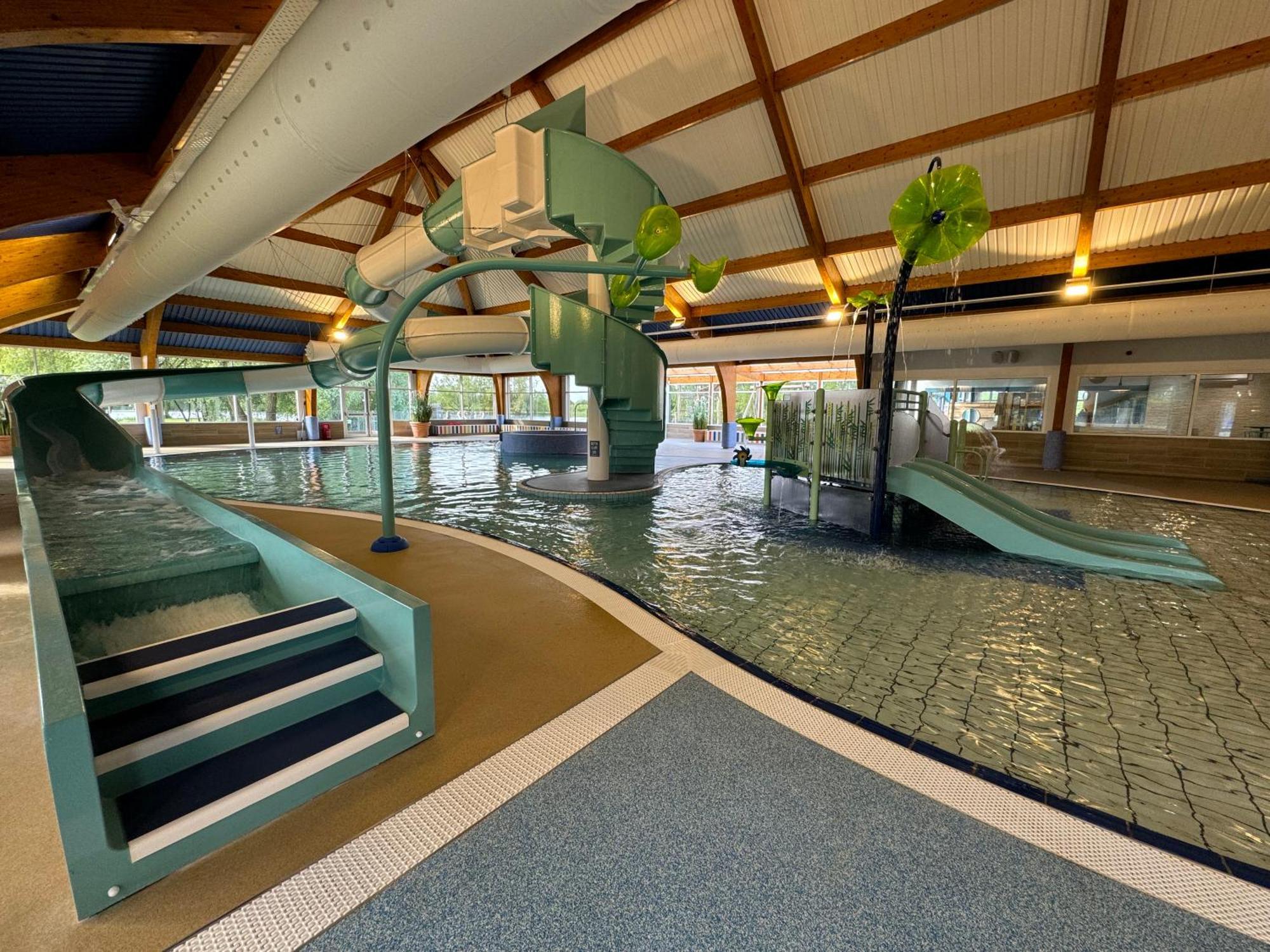 Mallard Corner, Cosy Cotswold Lakeview Lodge Саут-Керни Экстерьер фото