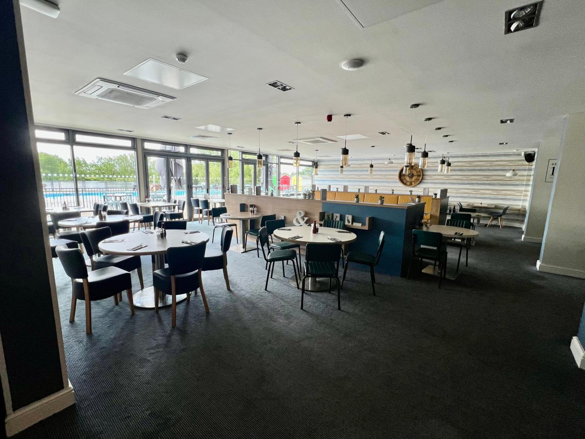 Mallard Corner, Cosy Cotswold Lakeview Lodge Саут-Керни Экстерьер фото
